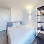 Spacious 4 Bedroom Near Center Apartment München