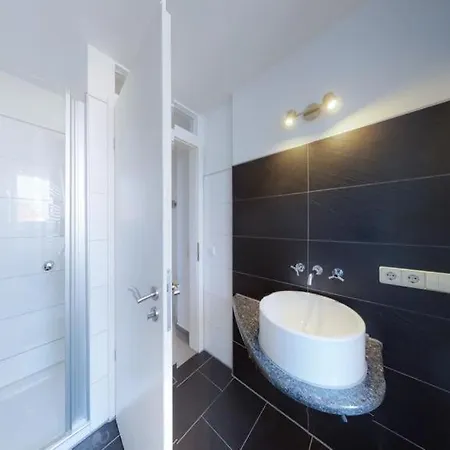 Spacious 4 Bedroom Near Center Апартаменты Мюнхен