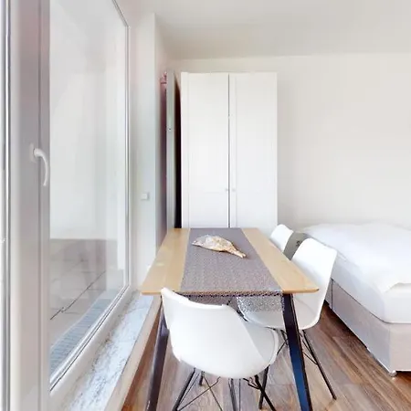Spacious 4 Bedroom Near Center Апартаменты
