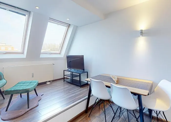 Spacious 4 Bedroom Near Center Múnich