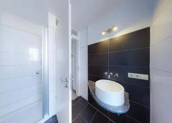 Spacious 4 Bedroom Near Center Apartamento Múnich