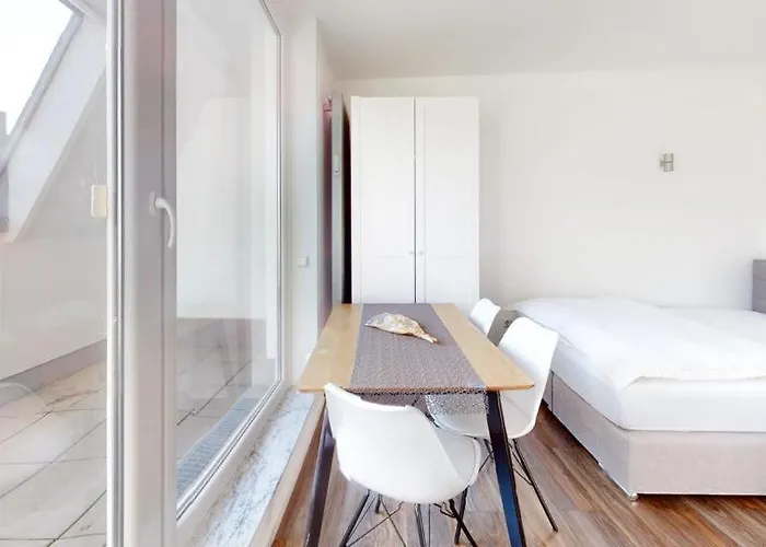 Spacious 4 Bedroom Near Center Apartamento
