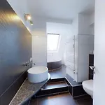 Spacious 4 Bedroom Near Center Appartamento *
