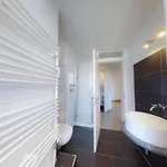 Spacious 4 Bedroom Near Center Appartamento